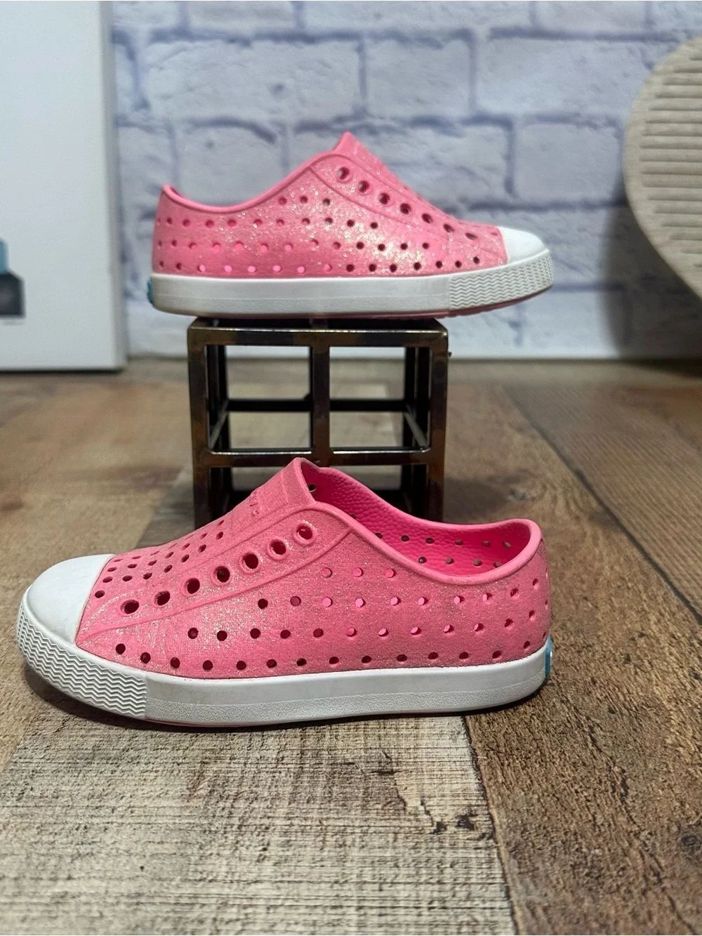 Native Jefferson Bling pink sparkle shoes c9